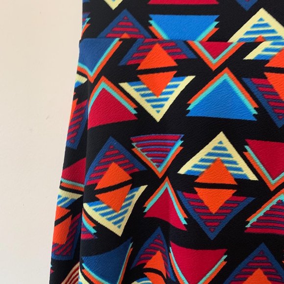 LuLaRoe Azure Skirt Triangle Geometric Print Small - Picture 4 of 6